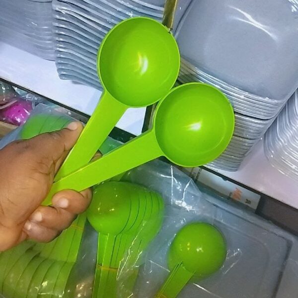Scooping spoon